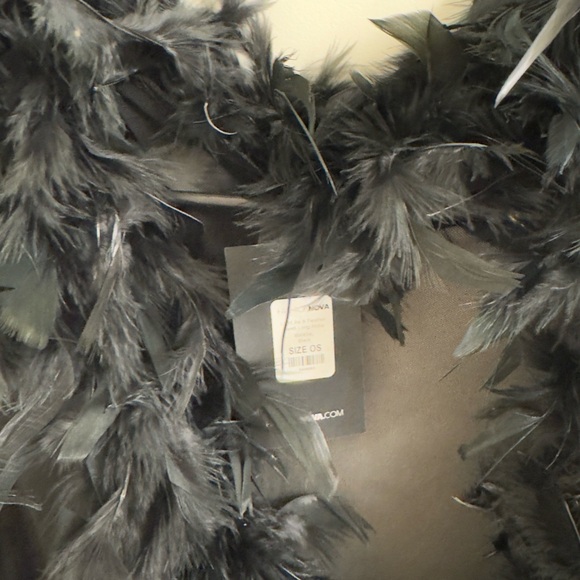 Fashion Nova Feather Robe - Picture 4 of 6